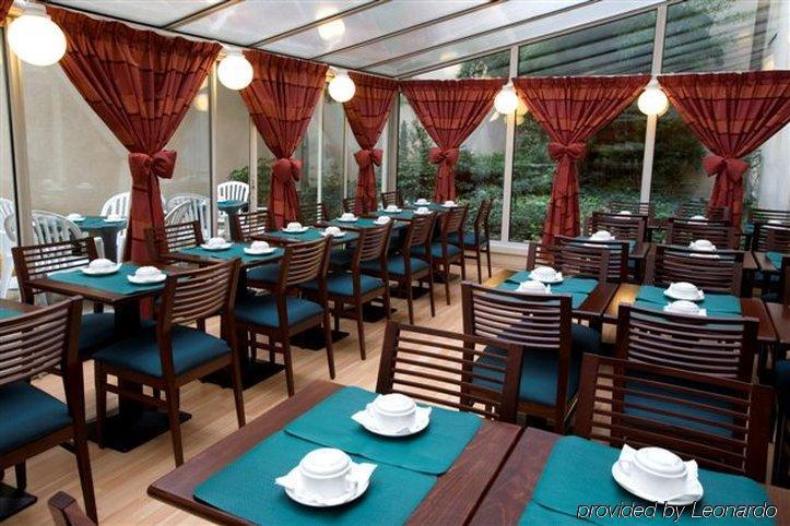 Hotel Izzy Issy-les-Moulineaux Restoran fotoğraf